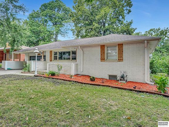 2nd image of 2731 Anderson Dr