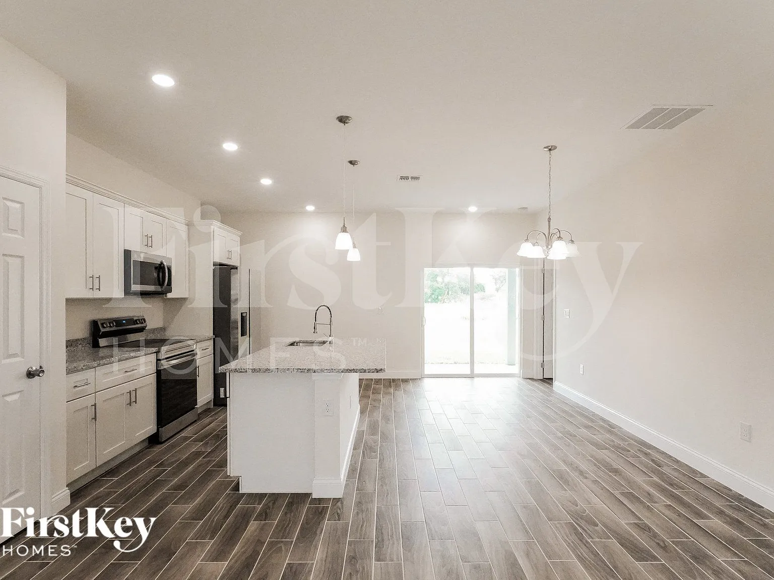 4 bed, 2.0 bath, 1649 sqft, $2,100 — Photo 4