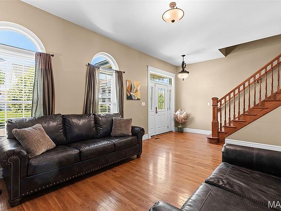 4th image of 3923 McRee Ave