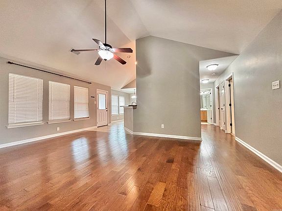 5th image of 1732 White Oak Ln