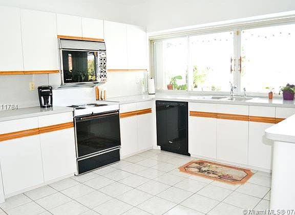5th image of 17245 SW 84th Ave