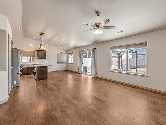 5th image of 458 Arenosa St
