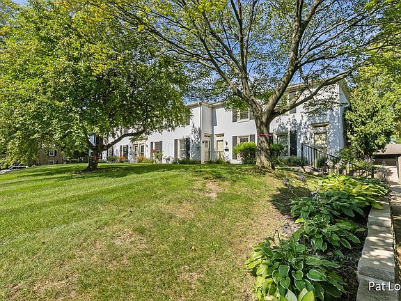 3rd image of 2430 Abbington Dr SE #211