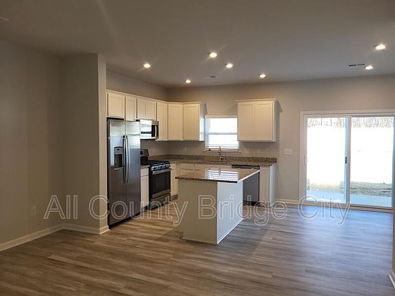 3rd image of 147 Randwick Ln