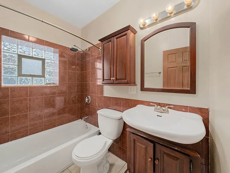 7211 N Damen Ave #2 — Photo 7