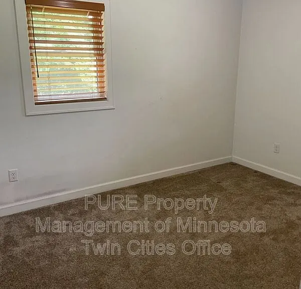 1130 Hallam Ave N — Photo 16