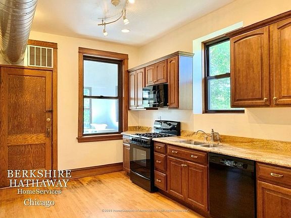 3rd image of 5914 N Magnolia Ave #3