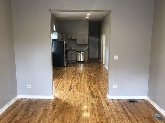 3rd image of 5906 S La Salle St #1