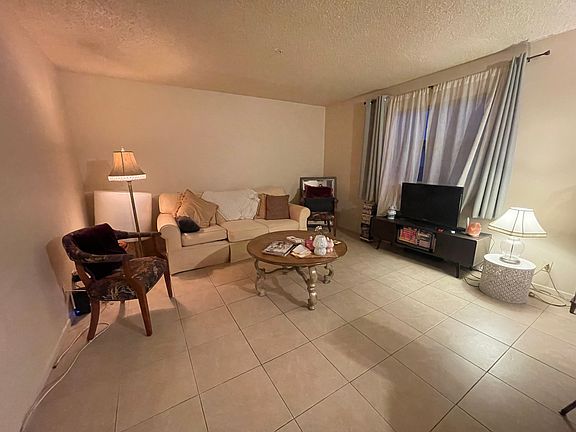 3rd image of 819 S Marguerita Ave APT C