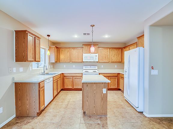 3rd image of 1215 W Wilson Ave