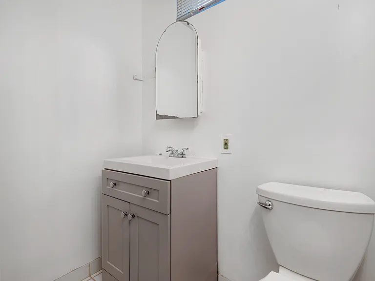 2705 24th St NE — Photo 14