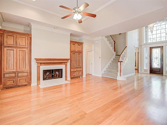 4th image of 130 E Capstone Cir