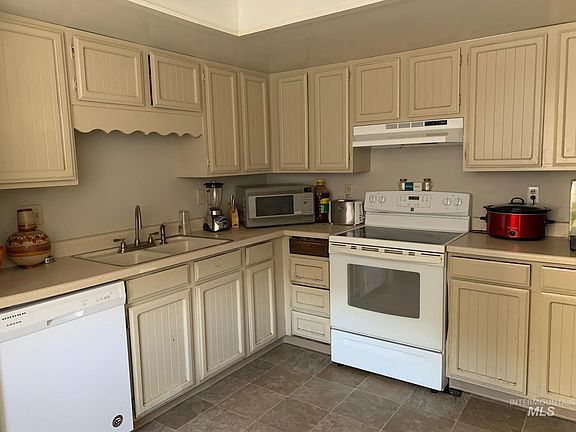 5th image of 110/112 W Oak St