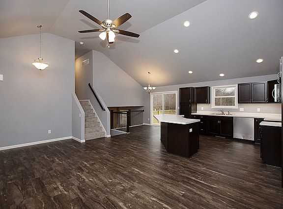 4th image of 15538 Deer Path Dr