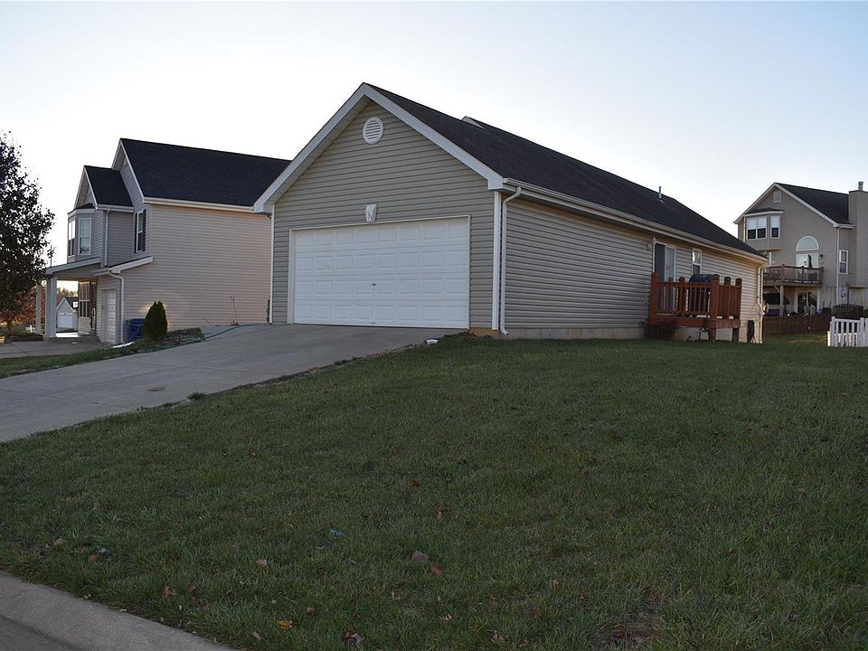 1st image of 133 Autumn Oaks Dr
