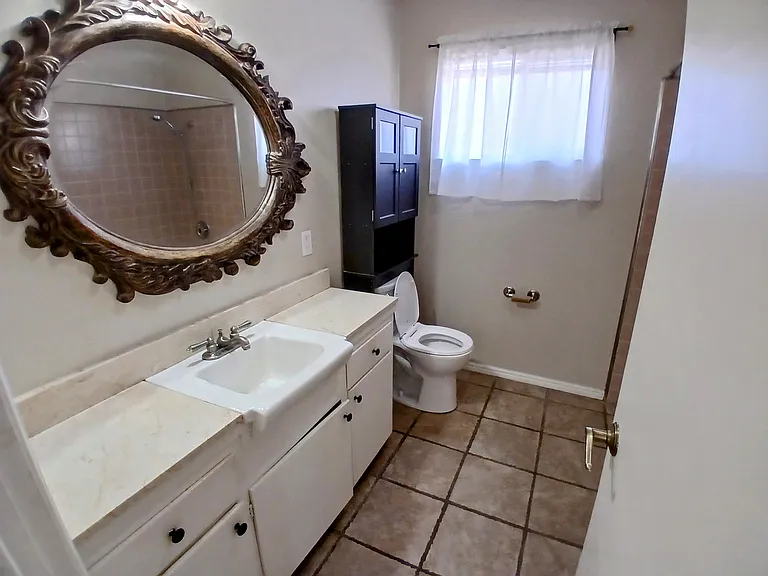 2638 E Sycamore St — Photo 11