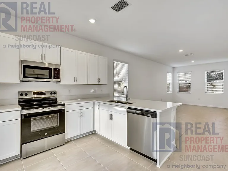 8700 Daybreak St — Photo 5