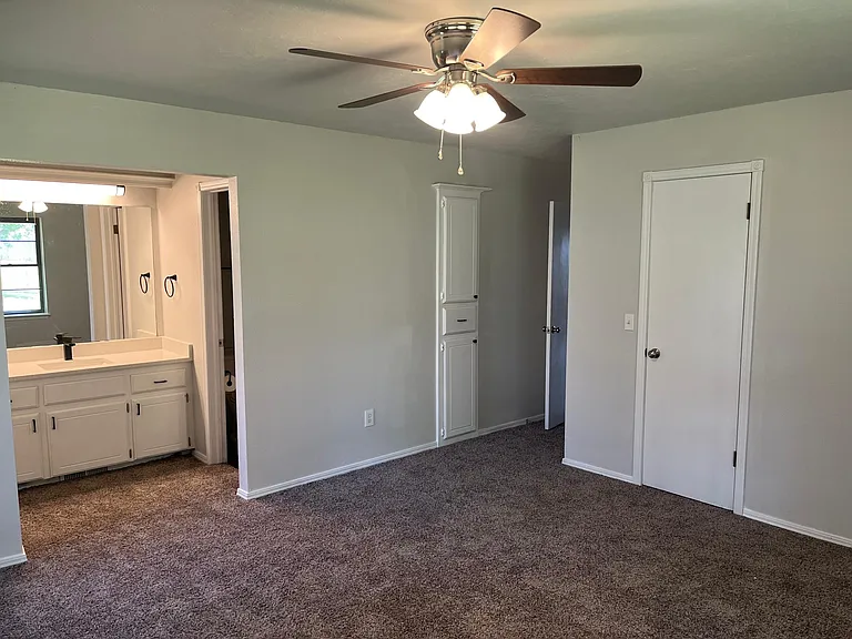 801 Wendy Ln — Photo 6