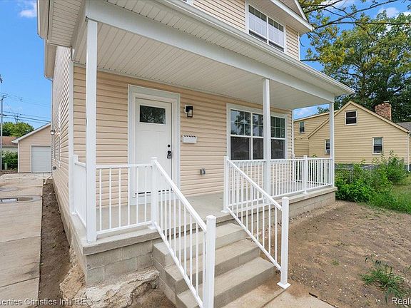 3rd image of 27824 Groveland St