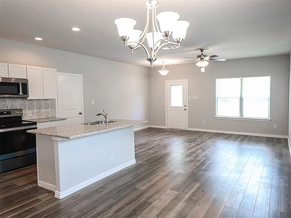 5th image of 3015 Chestnut Ave