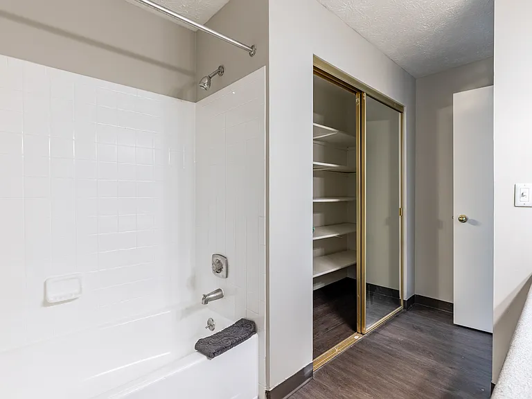 Emerson Village Apartments — Photo 15