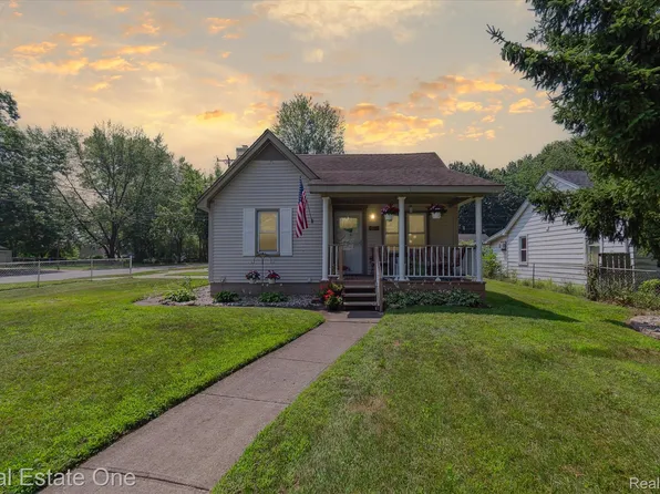 25017 Mary St, Taylor, MI 48180