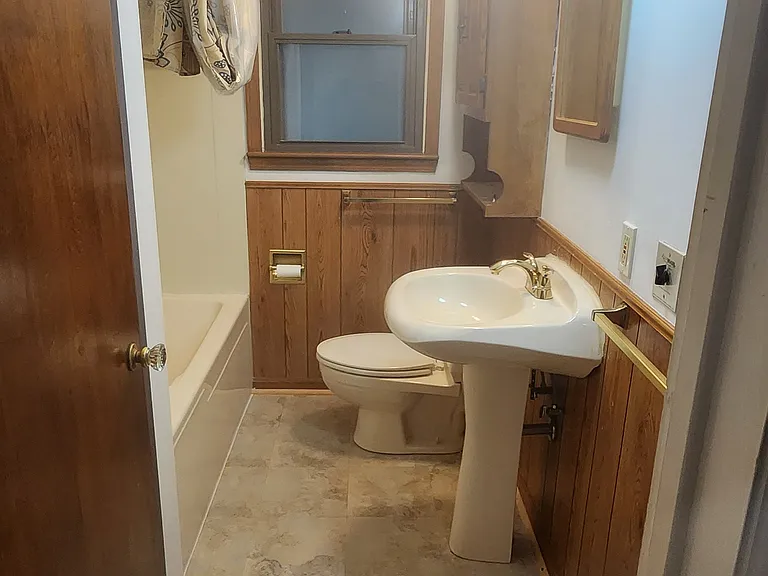 Main Bath.