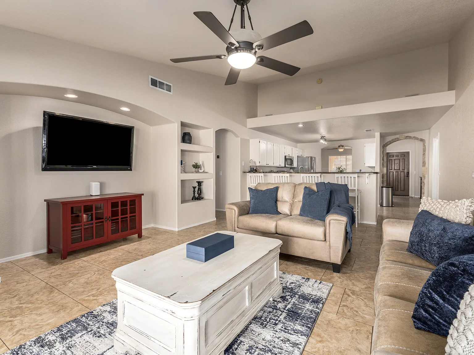 4 bed, 2264 sqft, $5,000 — Photo 4