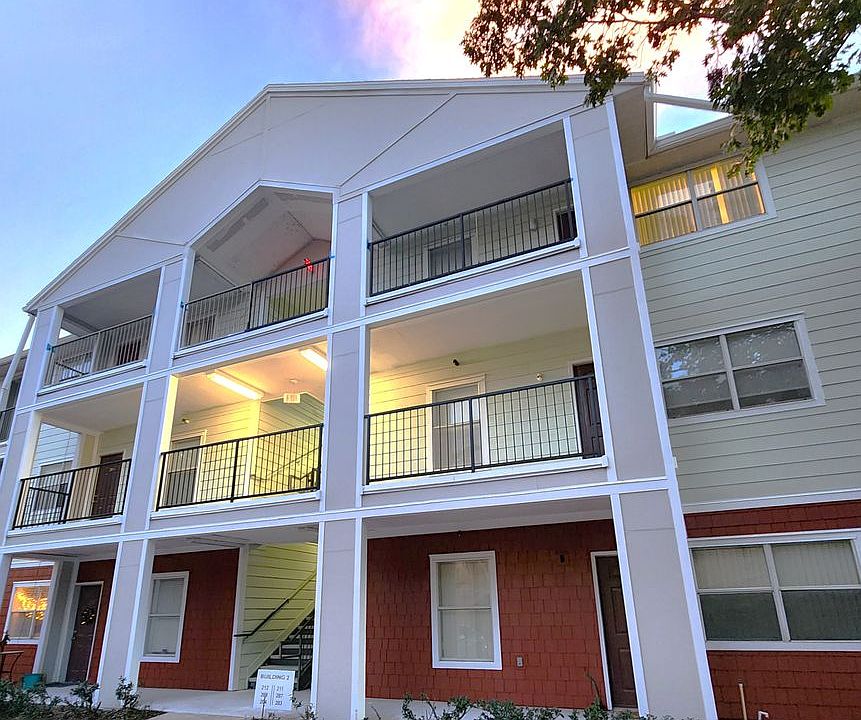 1st image of 2360 SW Archer Rd APT 407