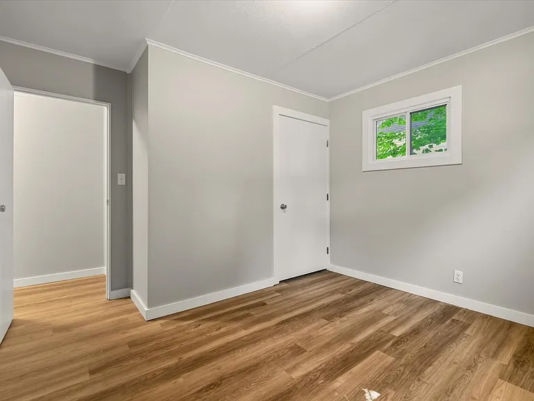 710 E Chestnut St — Photo 6