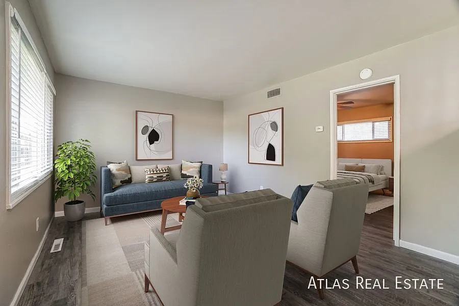 Mountain View Apartment Available this September! With Move in Special! — Photo 2