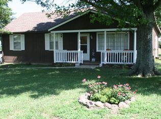 20192 62nd St, Tonganoxie, KS 66086