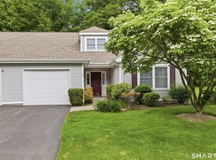 12 Tabor Cir, West Hartford, CT 06117