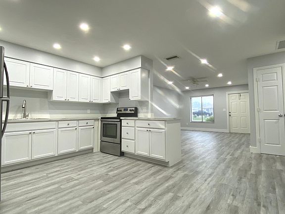 3rd image of 546 SE 4th Ter APT B