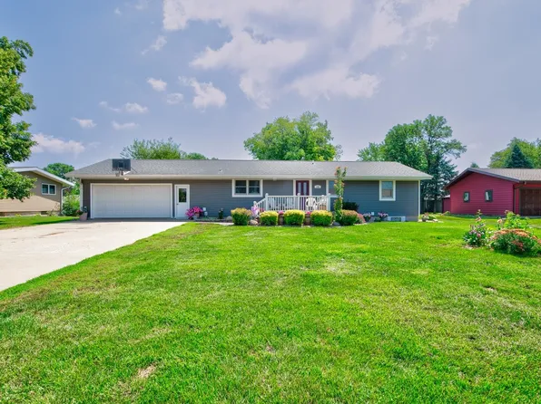 230 N 8th Ave W, Hartley, IA 51346
