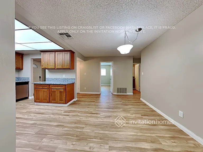 2826 Roxanne Ct — Photo 8
