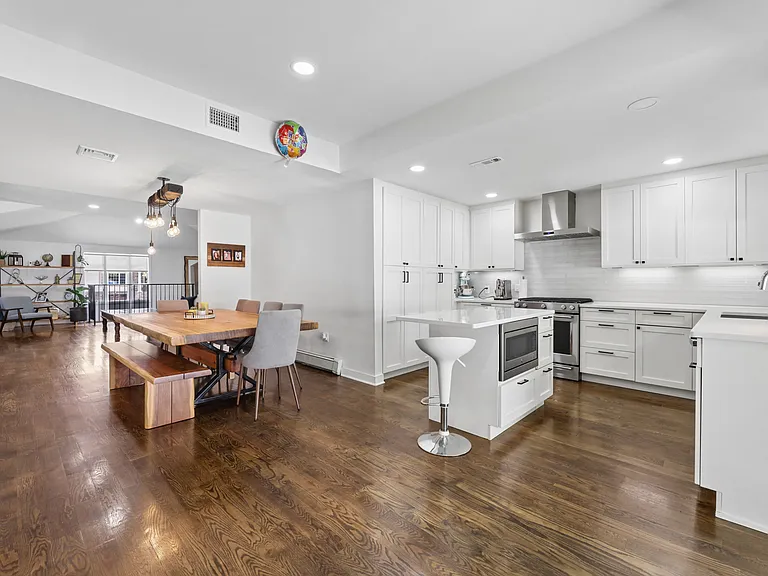 107 E Madison Ave — Photo 24
