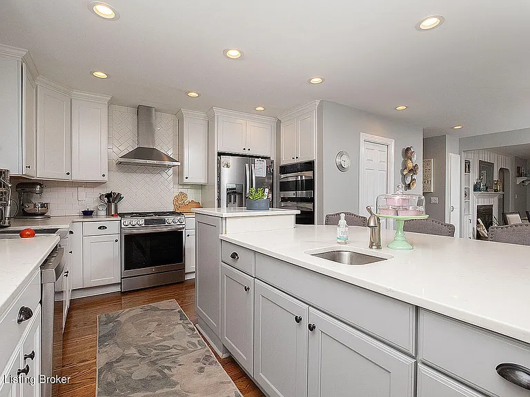 211 S Sherrin Ave — Photo 16
