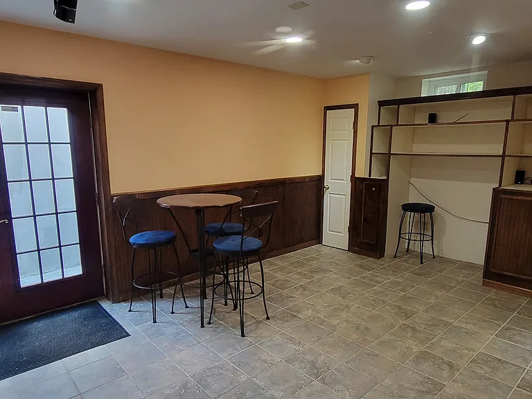107 Windsor Ct — Photo 12