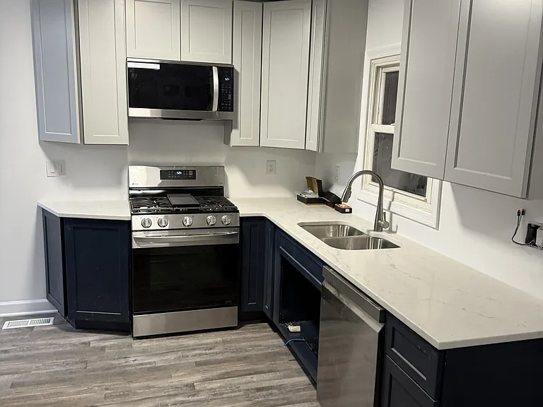 214 Seward Ave — Photo 8
