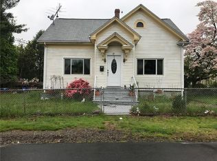 84 Lauder Ave, Pawtucket, RI 02860