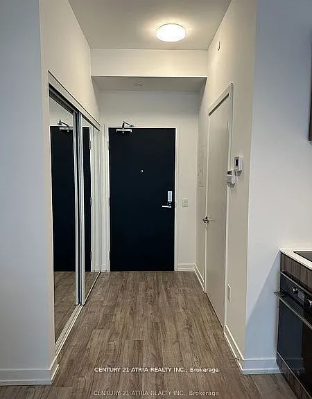 77 Shuter St #725 — Photo 10