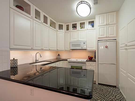 5th image of 230 Colima Ct Unit 918