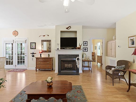 3rd image of 187 Buckaroo Dr