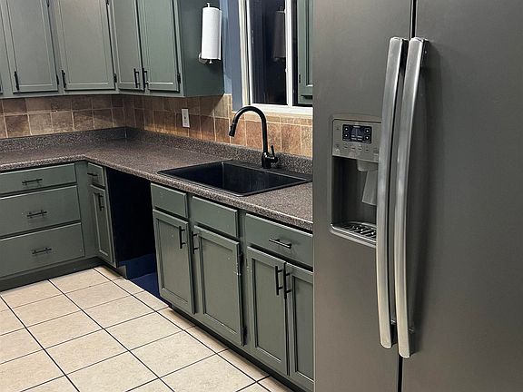 4th image of 3609 Belmont Ave