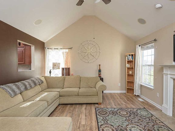 3rd image of 6631 Bucksland Dr