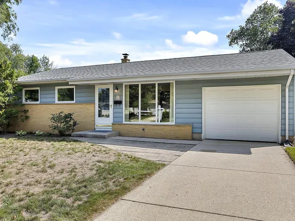W63N326 Hillcrest AVENUE, Cedarburg, WI 53012