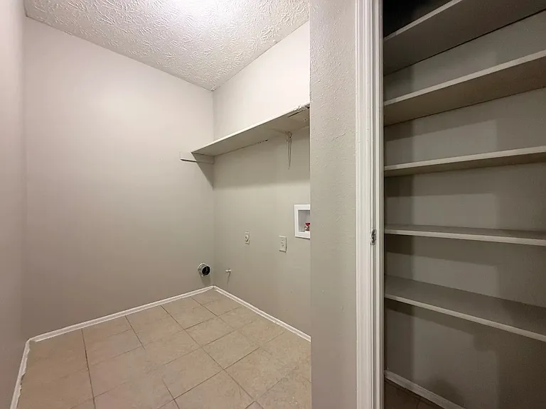 1995 Glenwood Downs Dr — Photo 10