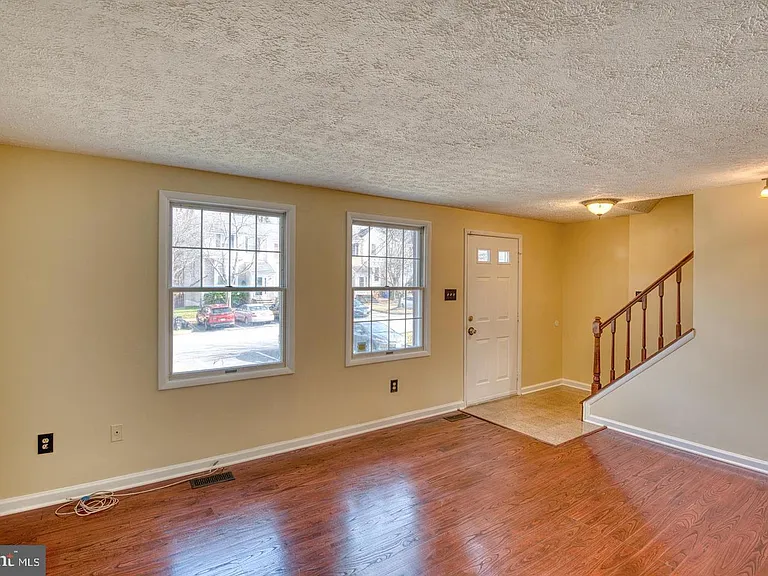 9220 Pinenut Ct — Photo 4