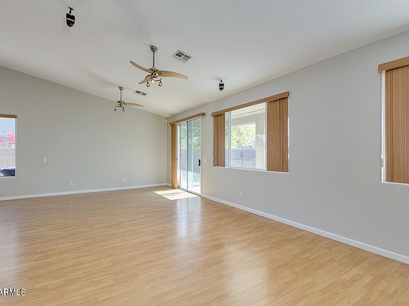4th image of 155 E Liberty Ln